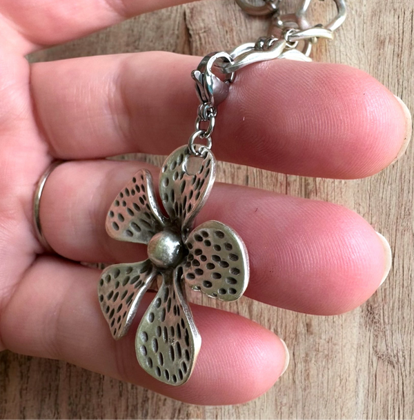 Switcharoo Necklace – Removable Flower Pendant, Matte Silver Boho