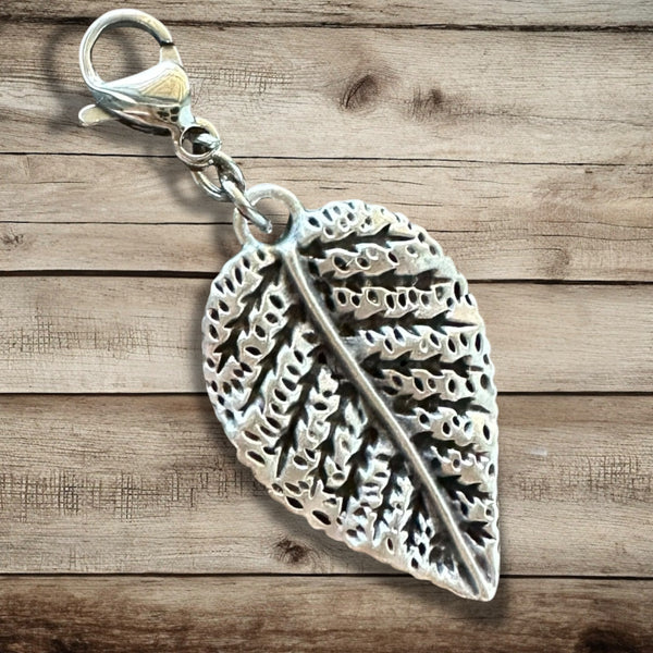 Switcharoo Necklace – Removable Flower Pendant, Matte Silver Boho