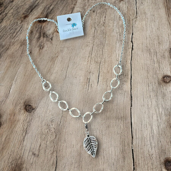 Switcharoo Necklace – Removable Flower Pendant, Matte Silver Boho