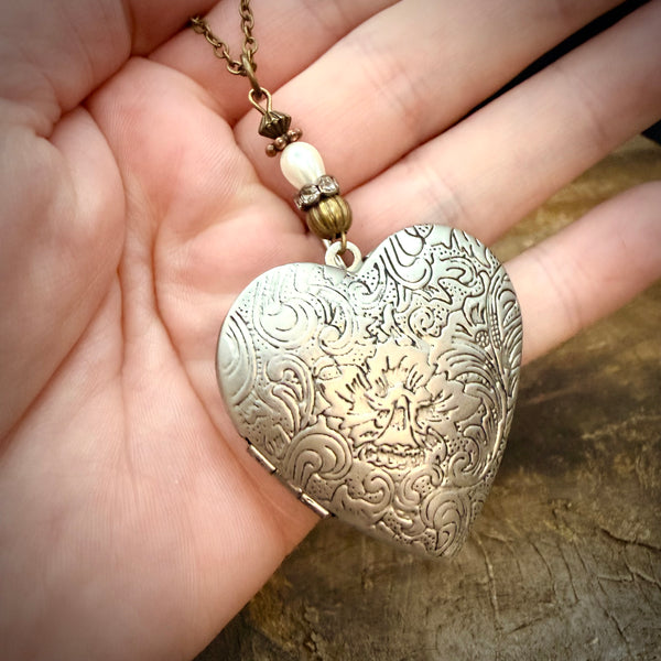 NEW - Vintage Heart Locket Necklace