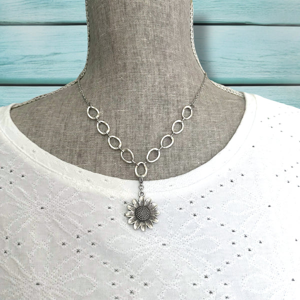 Switcharoo Necklace – Removable Flower Pendant, Matte Silver Boho