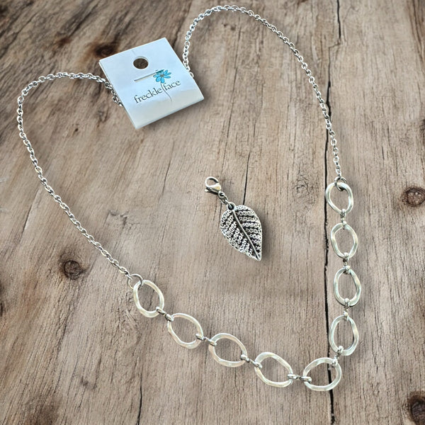 Switcharoo Necklace – Removable Flower Pendant, Matte Silver Boho