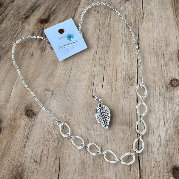 Switcharoo Necklace – Removable Flower Pendant, Matte Silver Boho