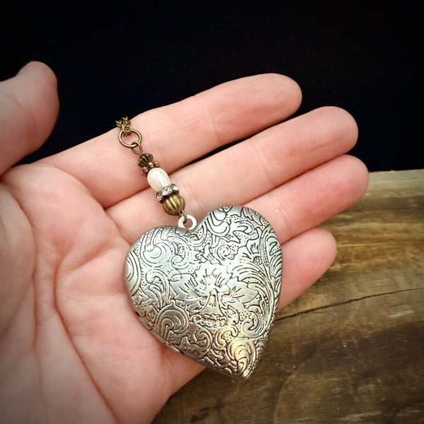 NEW - Vintage Heart Locket Necklace