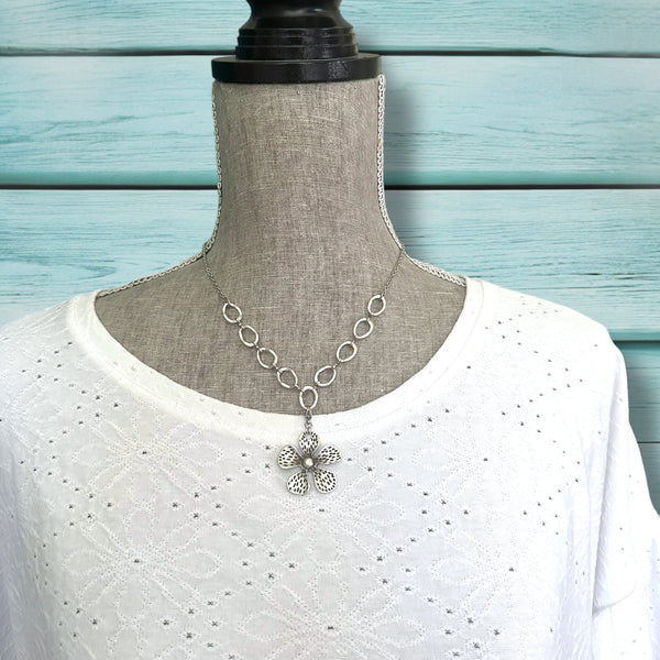 Switcharoo Necklace – Removable Flower Pendant, Matte Silver Boho