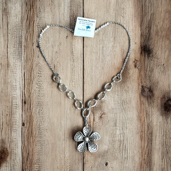 Switcharoo Necklace – Removable Flower Pendant, Matte Silver Boho