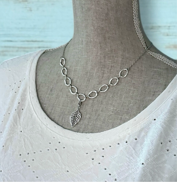 Switcharoo Necklace – Removable Flower Pendant, Matte Silver Boho