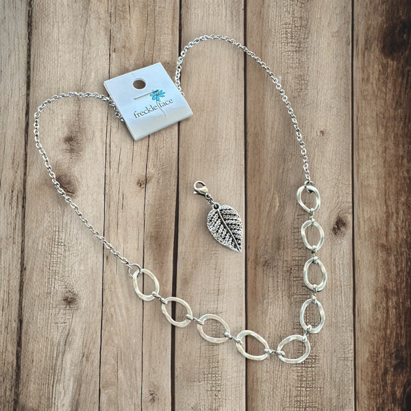 Switcharoo Necklace – Removable Flower Pendant, Matte Silver Boho