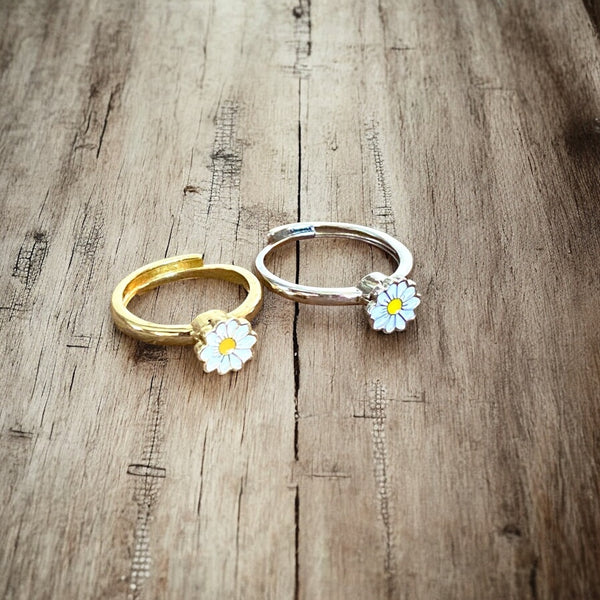 Anxiety fidget ring for women with rotating daisy flower detail