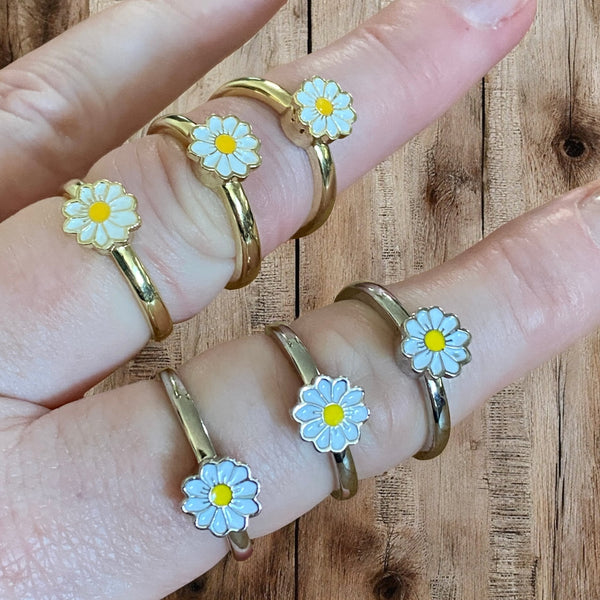 Daisy anxiety relief ring displayed on hand