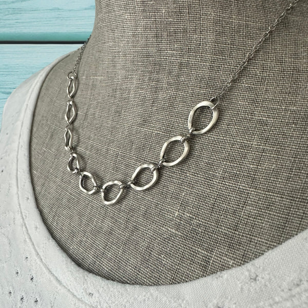 Minimalist Simple Wavy Chain Necklace