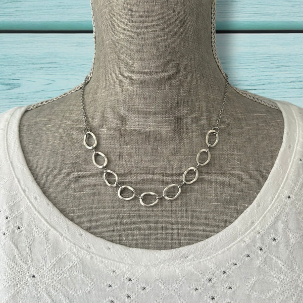 Minimalist Simple Wavy Chain Necklace