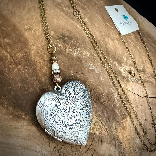 NEW - Vintage Heart Locket Necklace