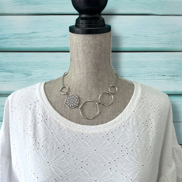 A Touch of Gold Filigree Necklace