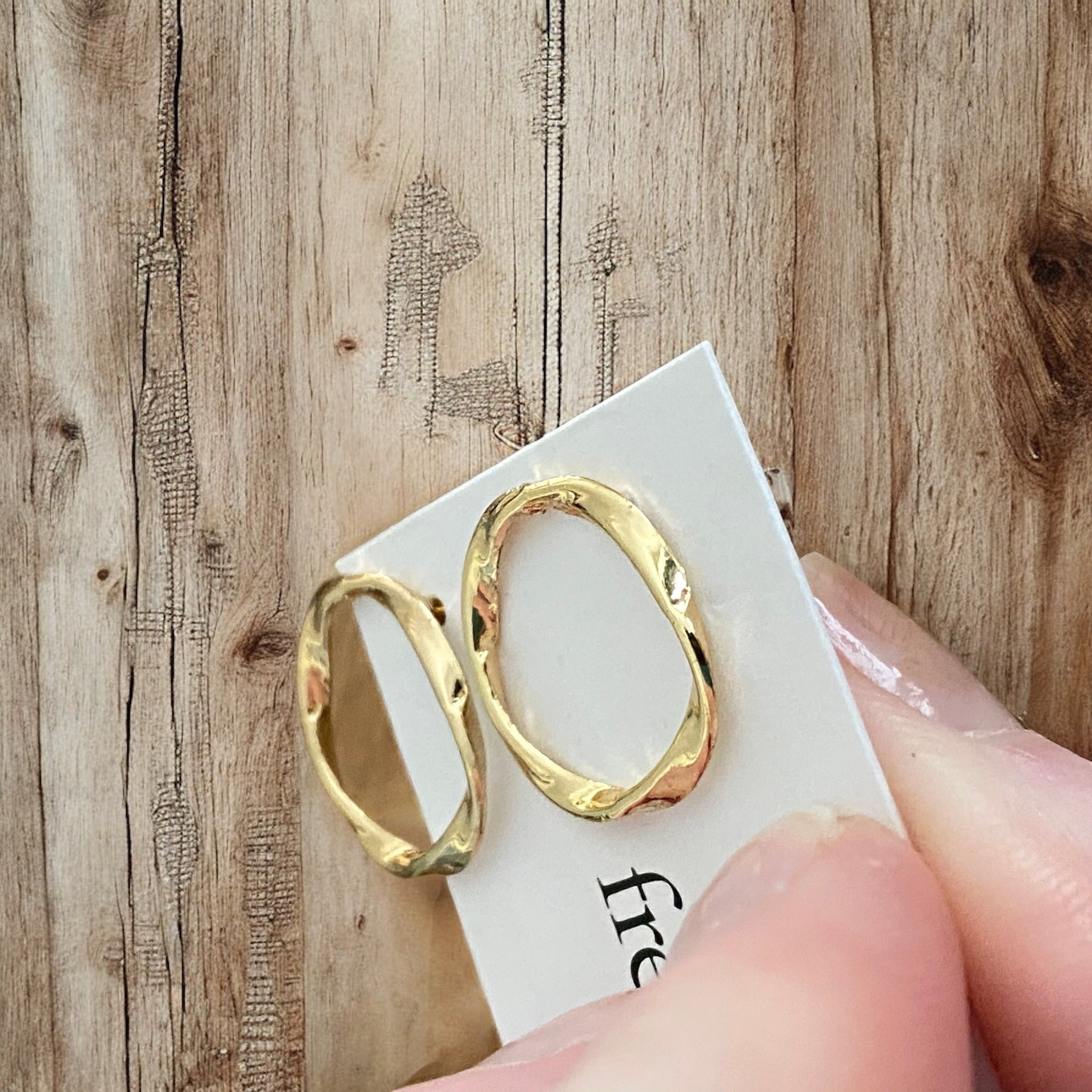Twist Circle Stud Earrings