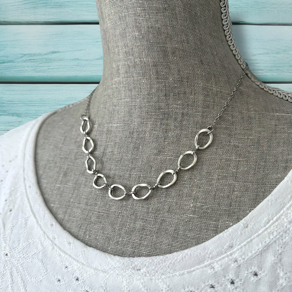 Minimalist Simple Wavy Chain Necklace
