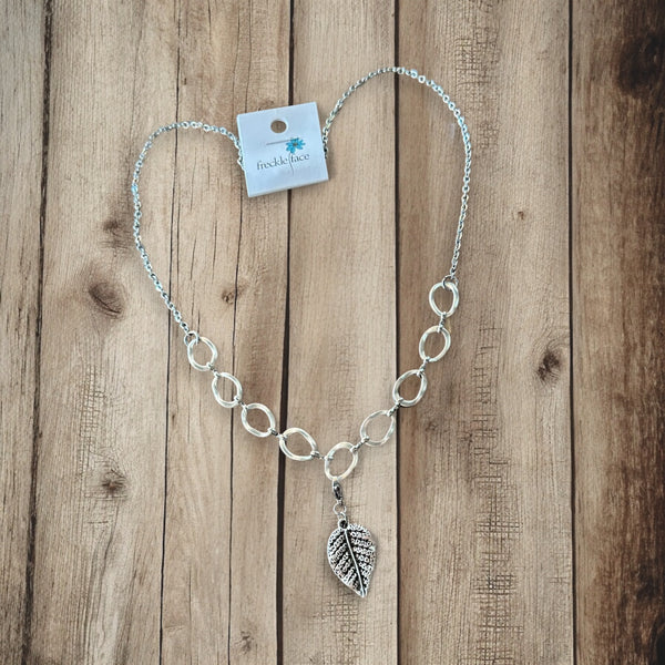 Switcharoo Necklace – Removable Flower Pendant, Matte Silver Boho