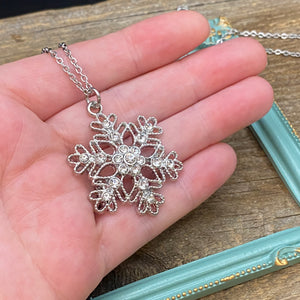 Simple snowflake long necklace