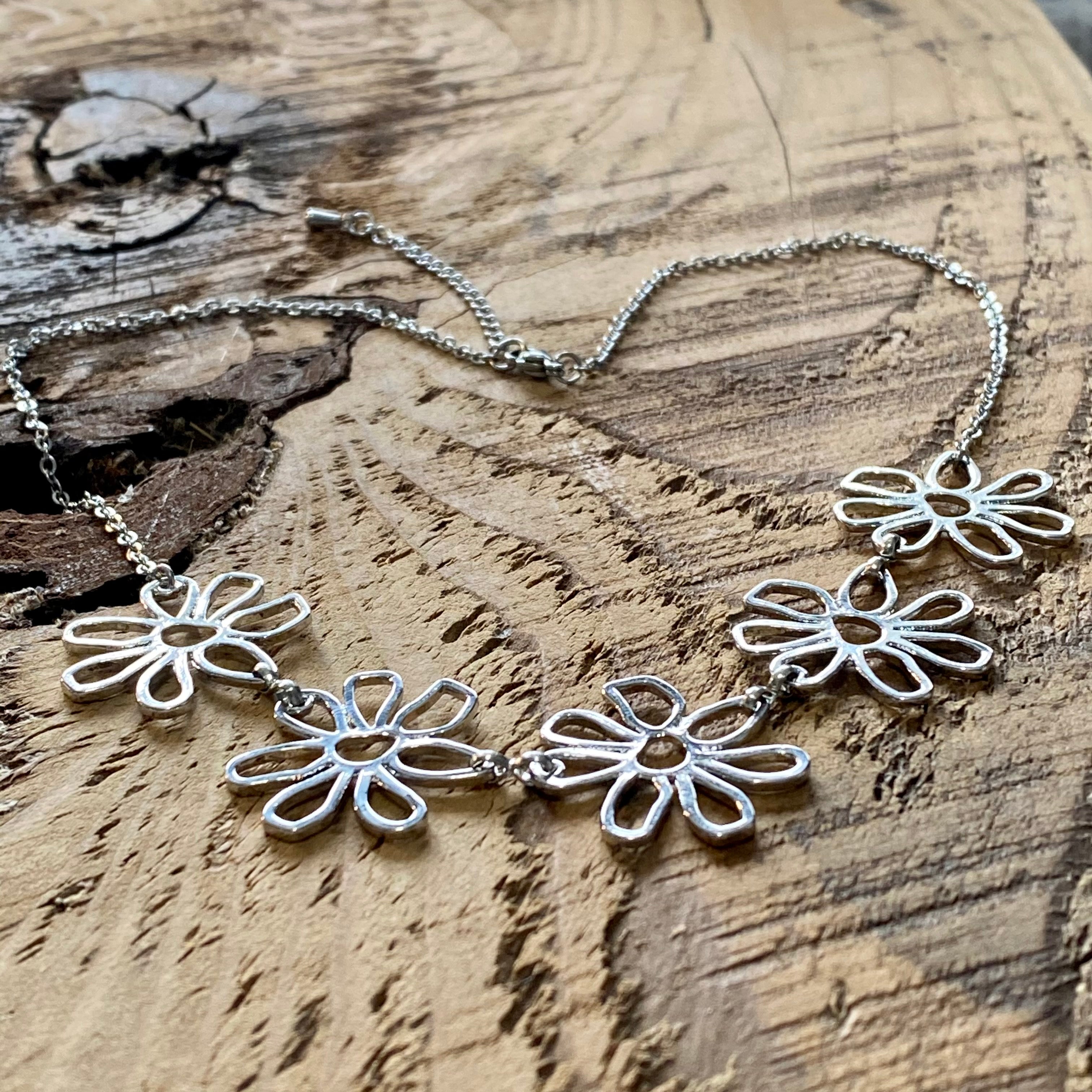NEW Daisy Flower Bib Necklace