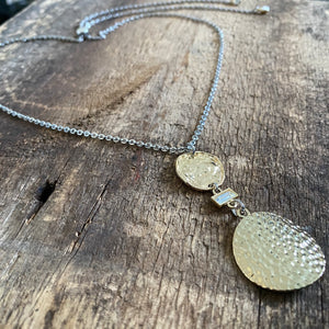 Adjustable gold hammered pendant necklace