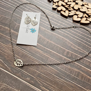 The Cutest Leaf Short Necklace (earrings sold separately)